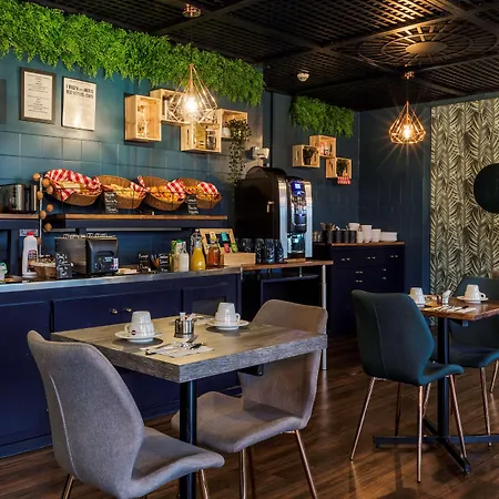 호텔 Sure By Western Calais Tunnel S/ Manche 콘켈