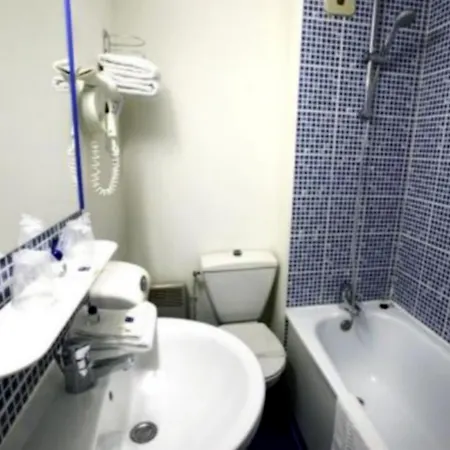 Hotel Sure By Western Calais Tunnel S/ Manche 2*