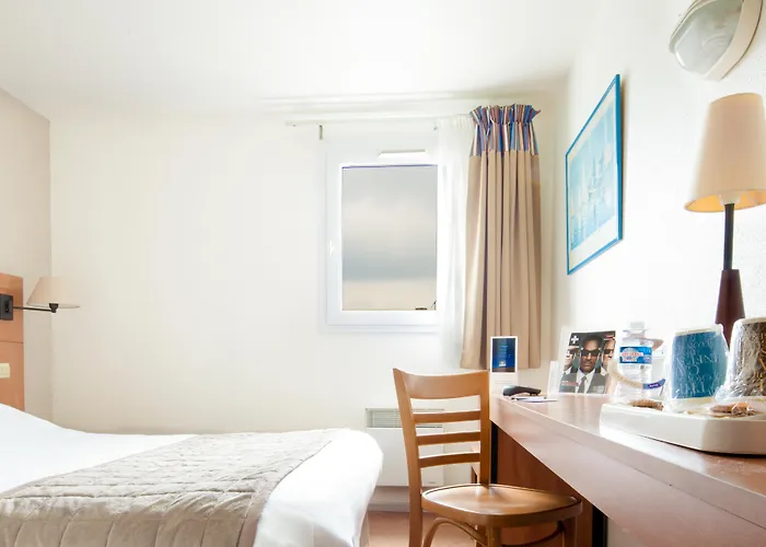 Sure By Western Calais Tunnel S/ Manche 2*