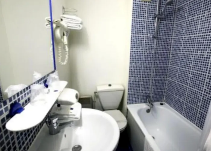 Hotel Sure By Western Calais Tunnel S/ Manche 2*